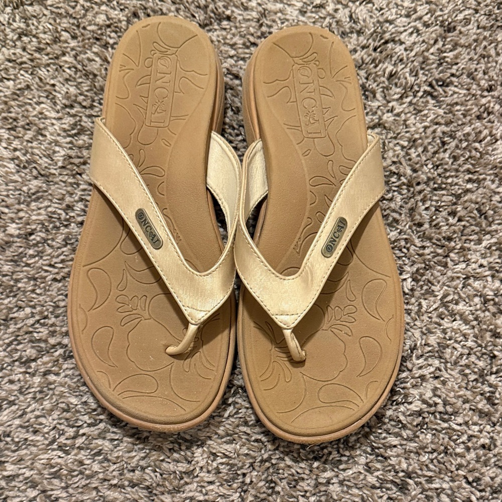 Vionic Women's Gold Sandals